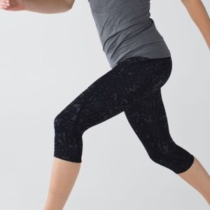 Lululemon wonder under crops